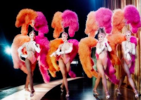 Απαγορεύεται η σιλικόνη!! Showgirl οντισιόν σε καμπαρέ στο Las Vegas (Pics)
