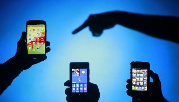 Οι 8 βλαβερές συνέπειες από τα κινητά τηλέφωνα