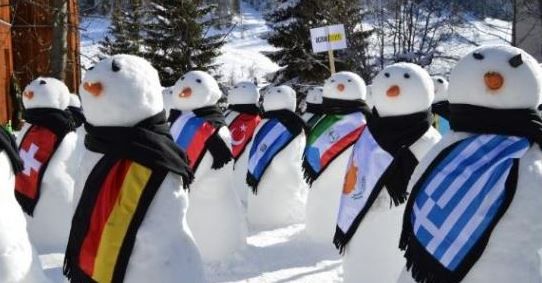 193 χιονάνθρωποι διαμαρτυρίας   Νταβός
