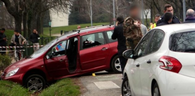 paris car hit soldiers