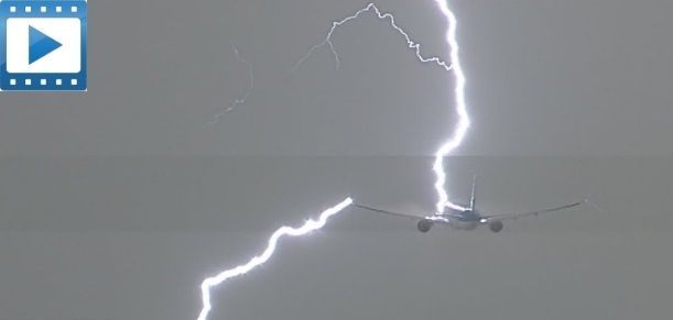 Lightning Strike' B777-300