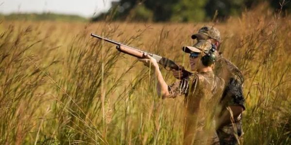 kids under 10 allowed to go hunting